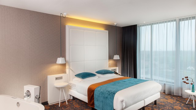 Kingsize bed Superior Hotelkamer Hotel Veenendaal